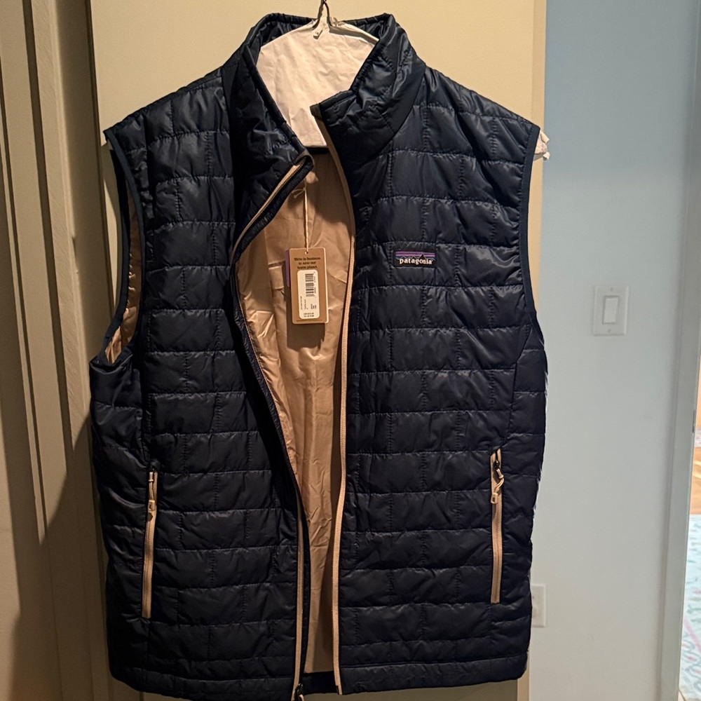 Patagonia Men's Dark Blue Quilted Vest